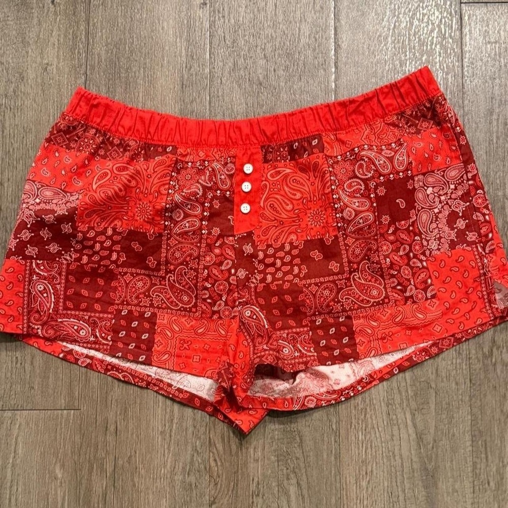 Vintage 2000s Y2K boho red paisley patchwork shorts with button size xl